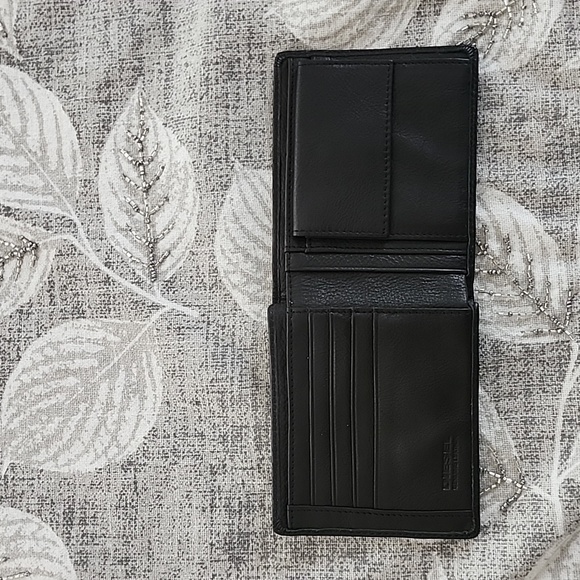 Diesel Men's black wallet - Picture 2 of 9